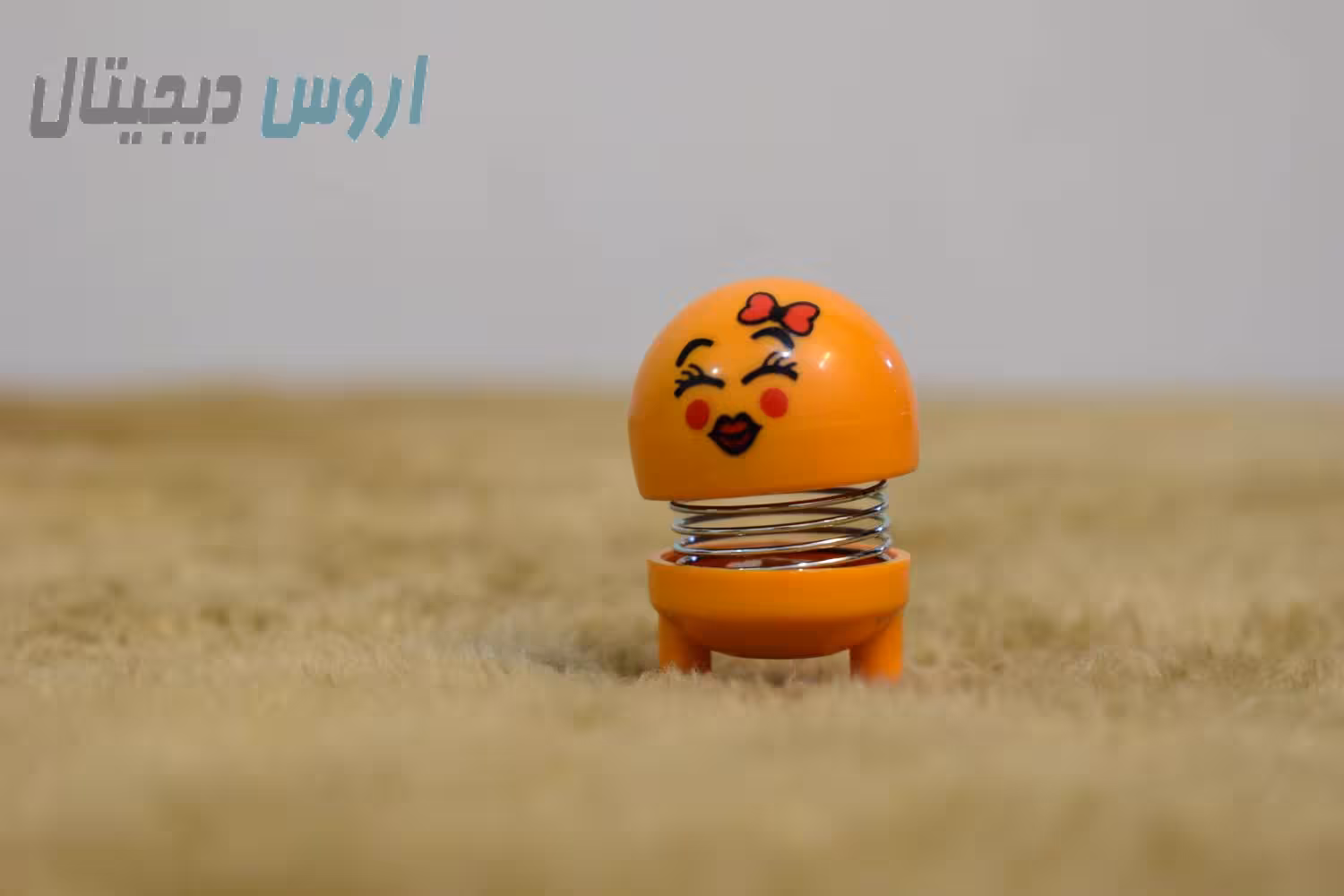 عروسک ایموجی فنردار کوچک مدل L-01