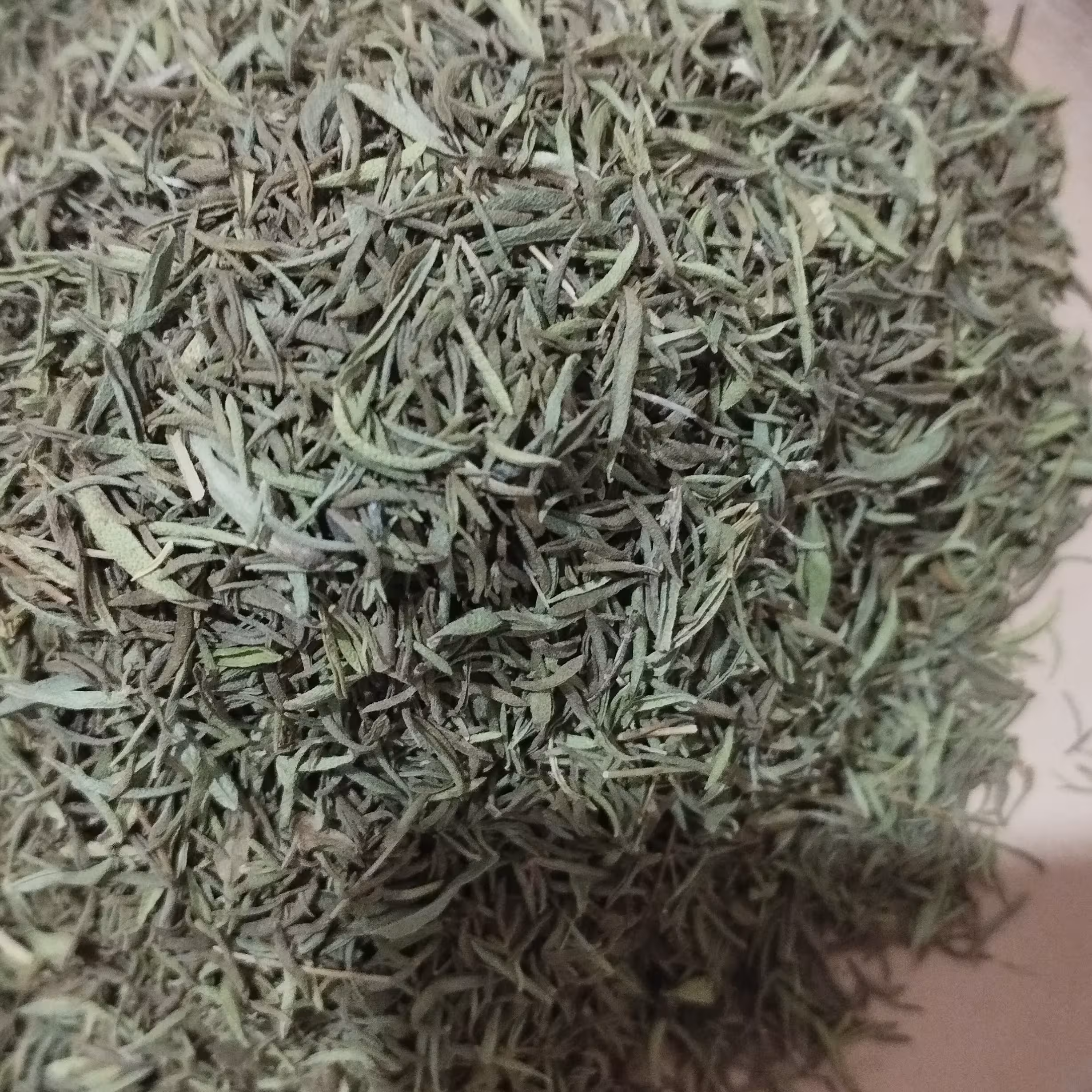 آویشن کوهی درجه یک با طمعی عالی و بینظیر قیمت با احترام هر 1000 گرم 300 هزار تومان  دربسته بندی های 500 و250 و200و100   