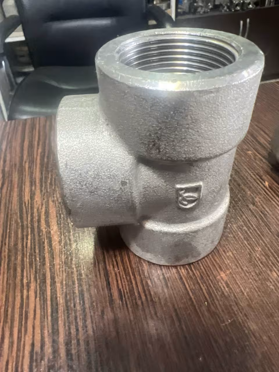سه راه فشار قوی استنلس استیل تبدیلی   دنده  سایز 1/2 1"به 1" اینج کلاس 3000 از جنس ؟