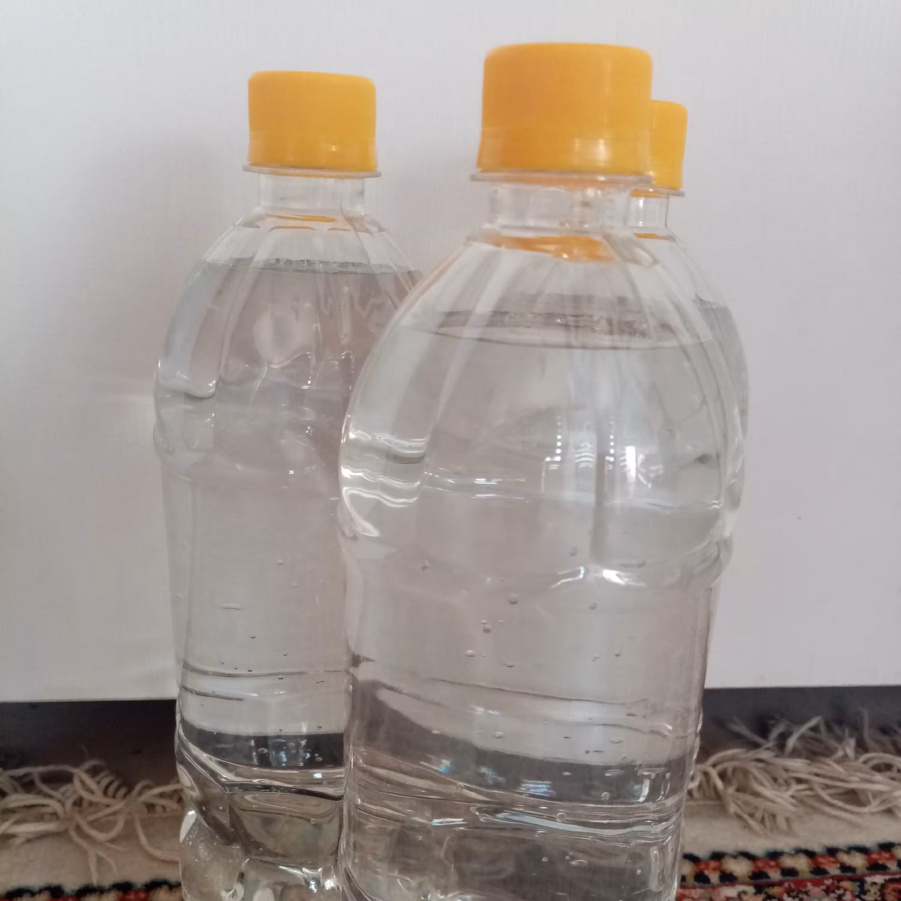 عرق رازیانه درجه یک در بطری‌های یک لیتری 