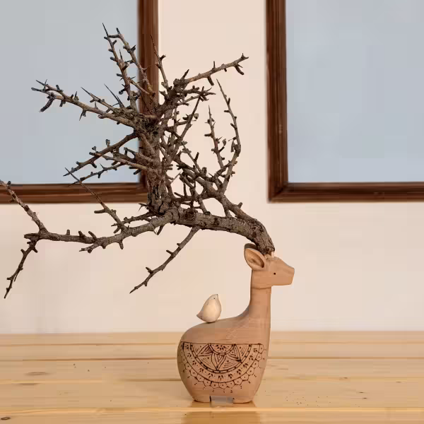 گوزن با شاخ طبیعی تک پرنده طرح ده