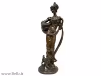 مجسمه زن برنز سبد به دست