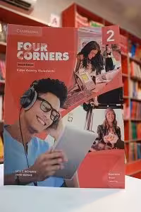 2 Four Corners 2nd Video Activity book