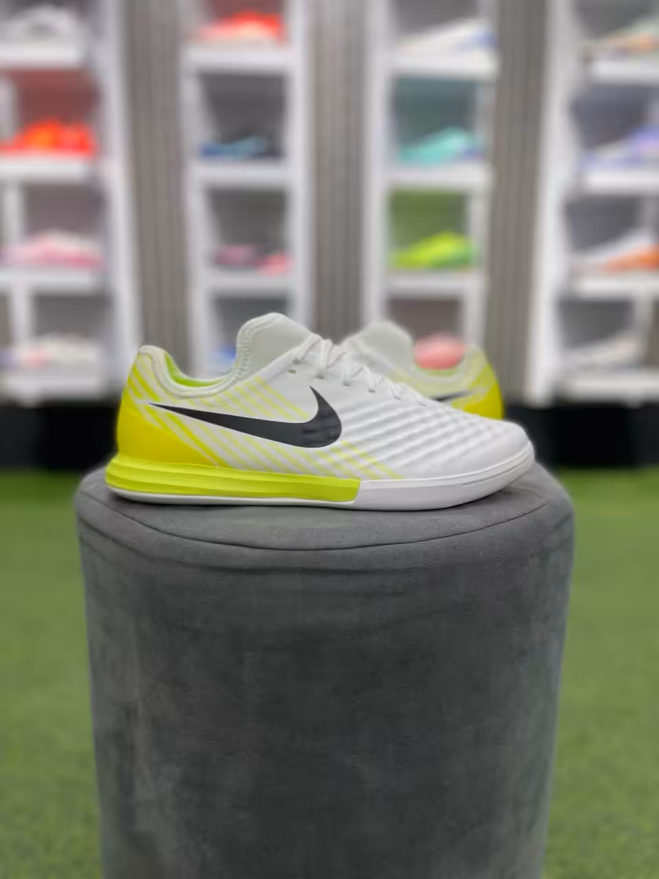 کفش فوتسال نایک مجیستا ایکس