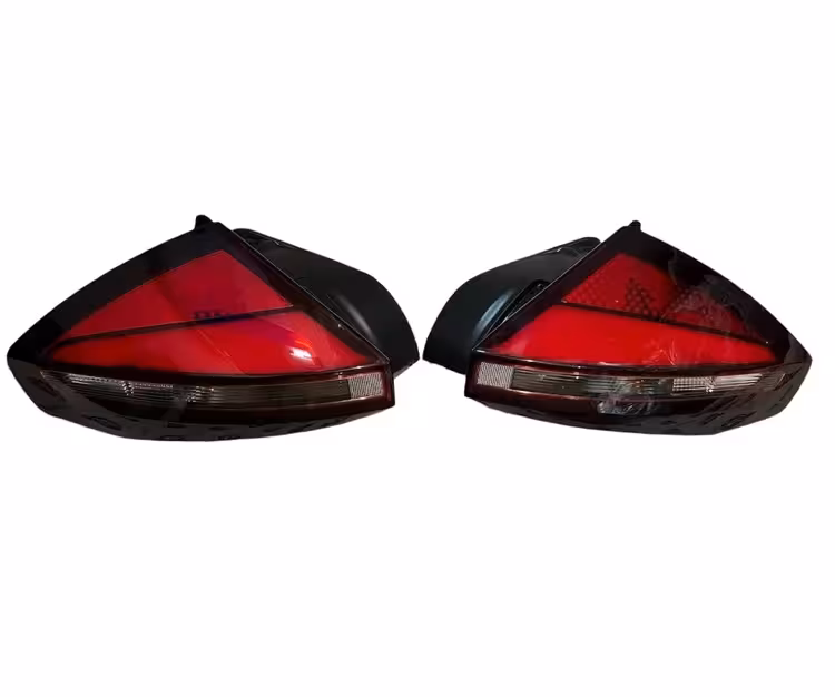 چراغ خطر عقب راست روی گلگیر ام وی ام X33 کراس