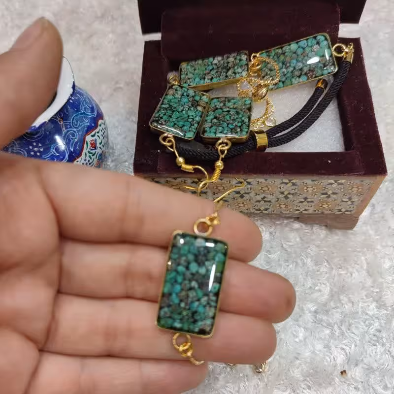 دستبند فیروزه کوبی برنجی با زنجیر آسانسوری جذاب