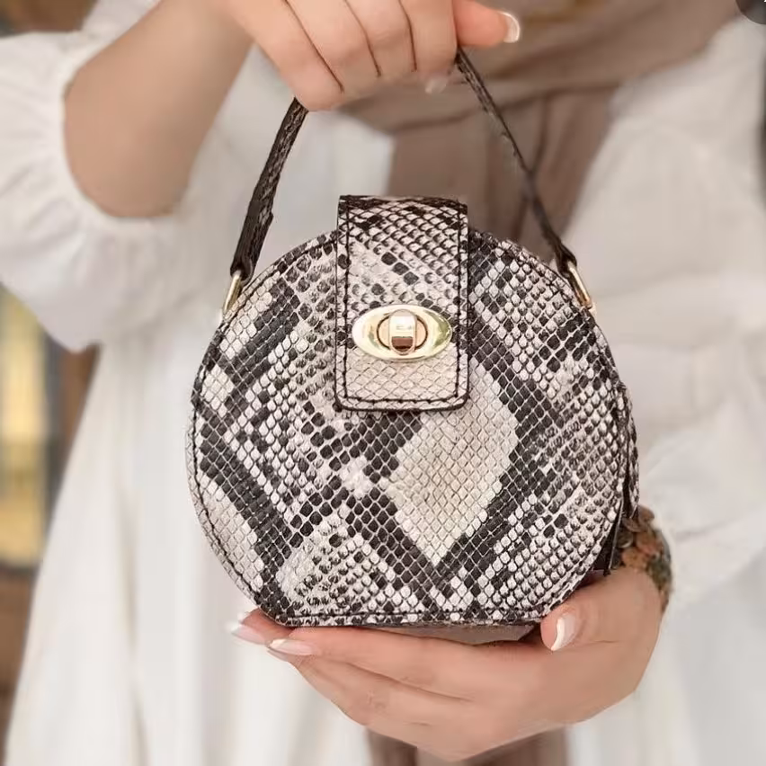 کیف دخترانه زیبا و خاص دست دوز با   چرم طبیعی 