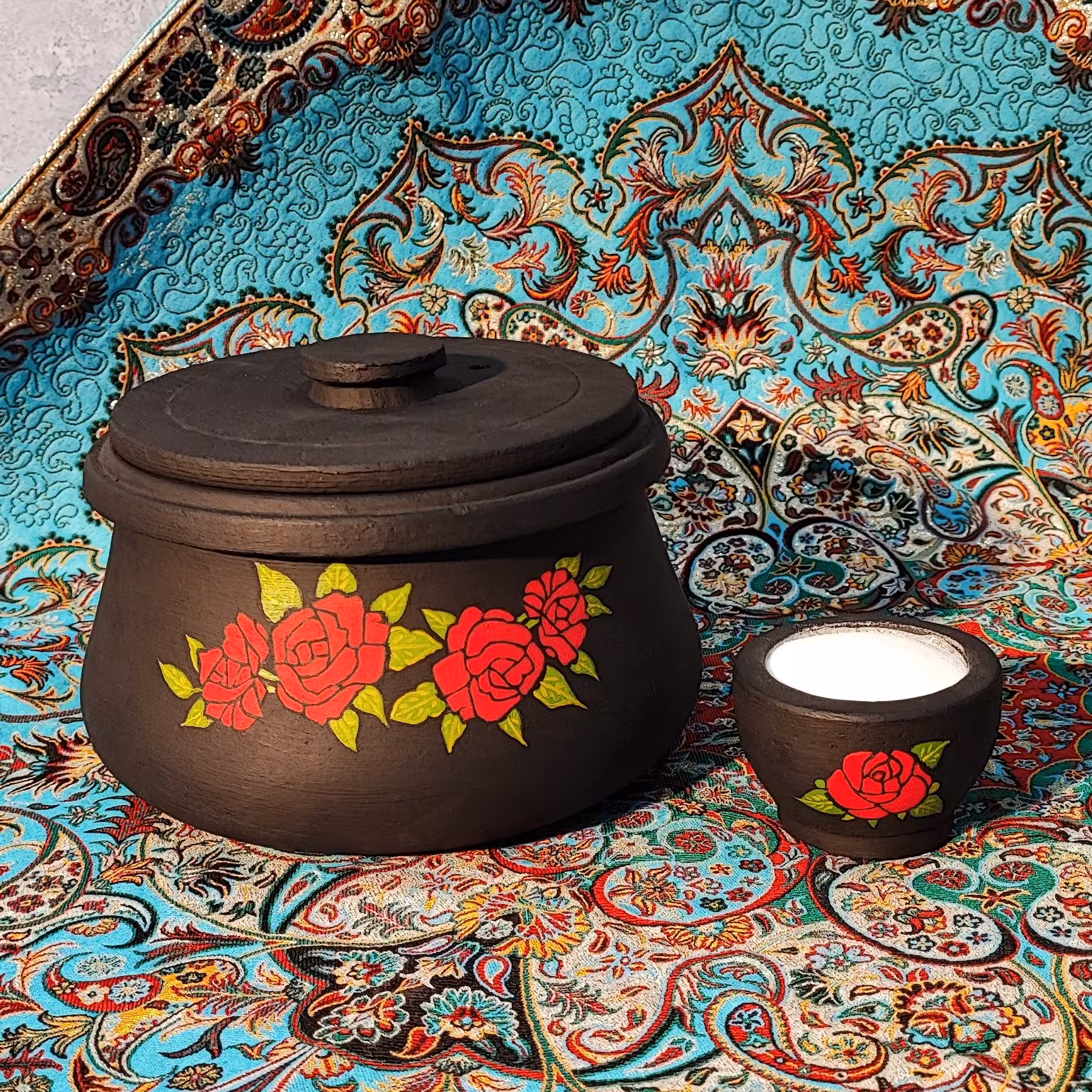 ست ظروف سنگی نقاشی شده دیزی سنگی 4 نفره بهمراه نمک ساب متوسط طرح گل رز