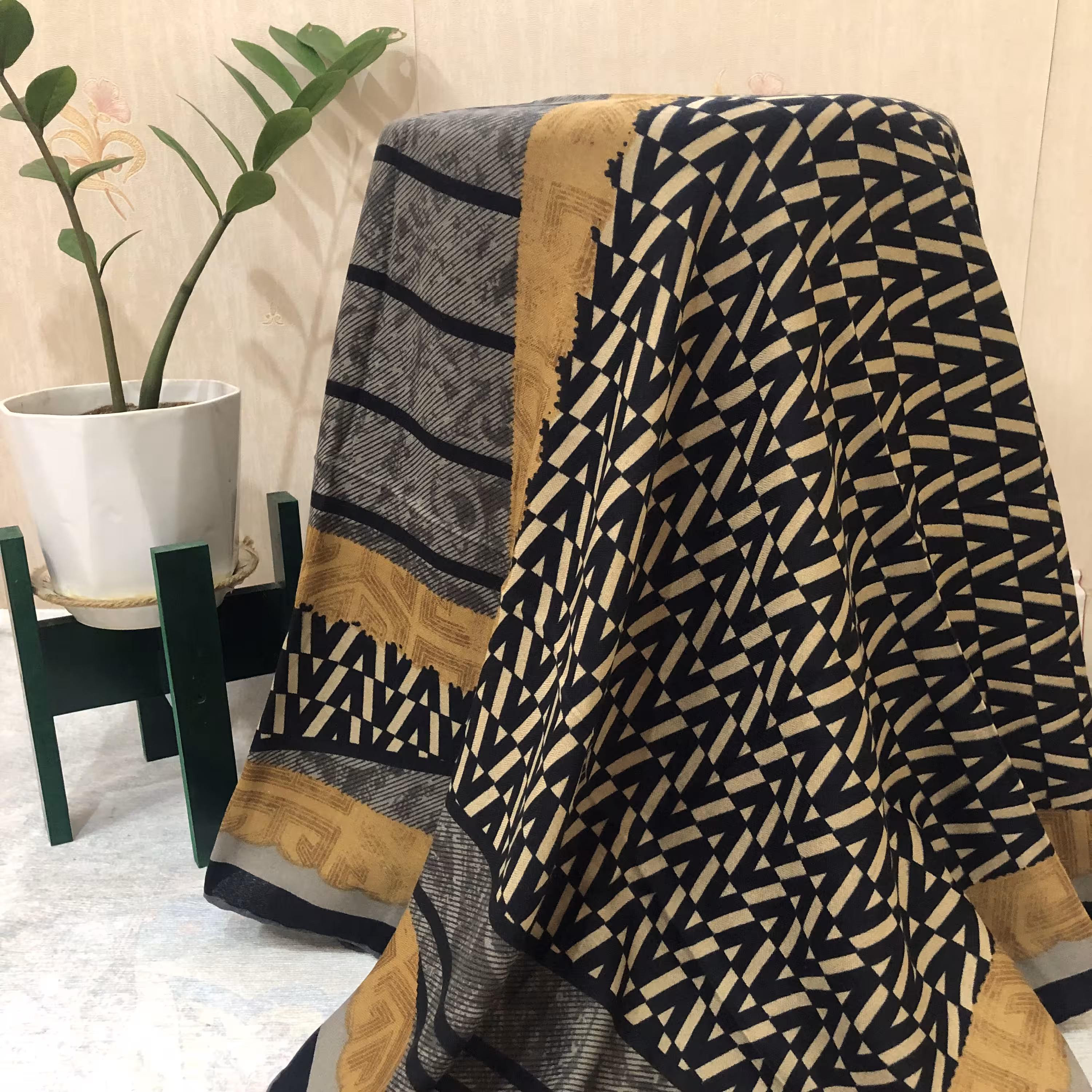 روسری نخی سبک دور دست دوز قواره متوسط تک زنگ
