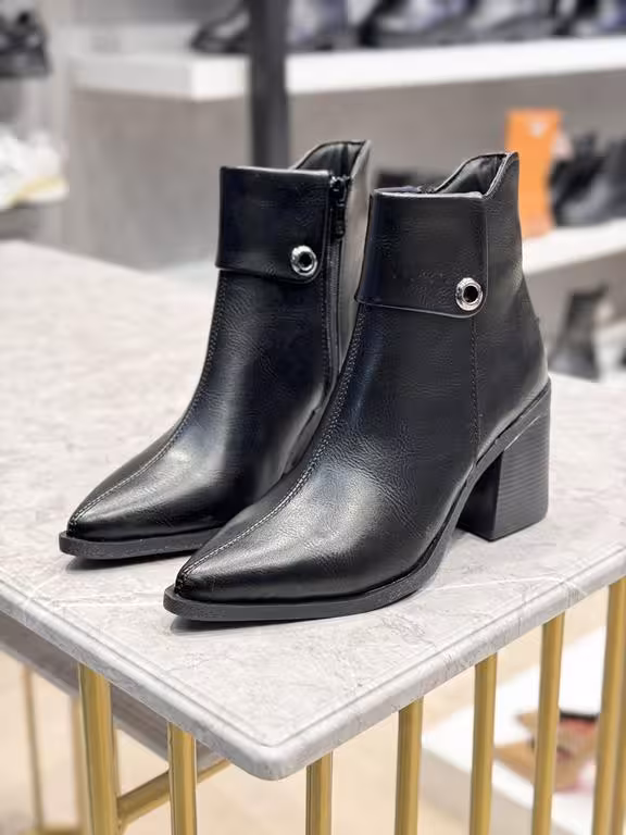 نیم بوت پاشنه8 سانت کد n5-119 رنگ مشکی سایز 38