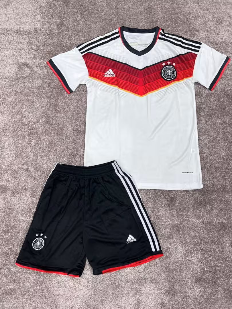 لباس کلاسیک آلمان 2014 با شورت