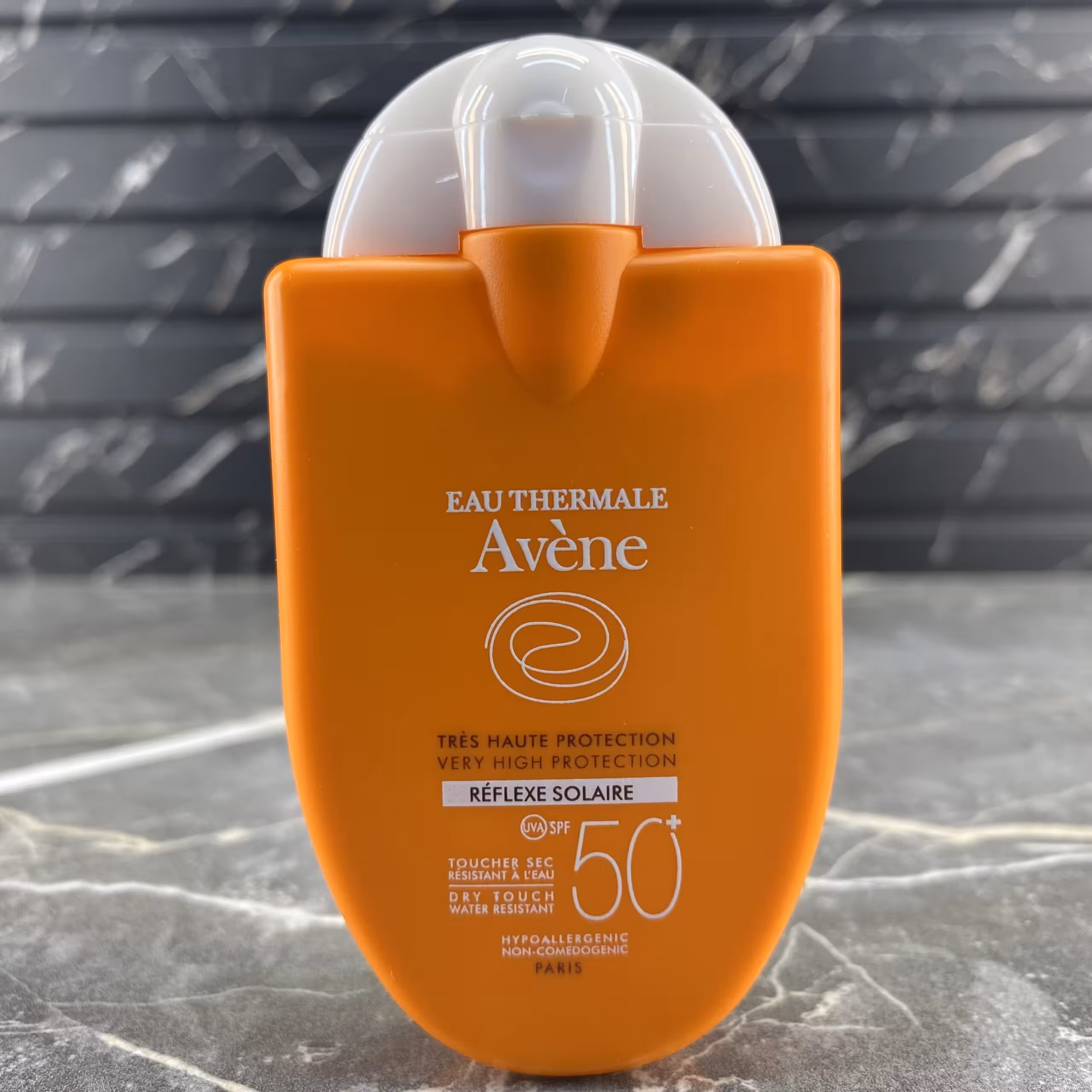ضدآفتاب SPF50 بدون رنگ اون AVENE حجم 30 میل