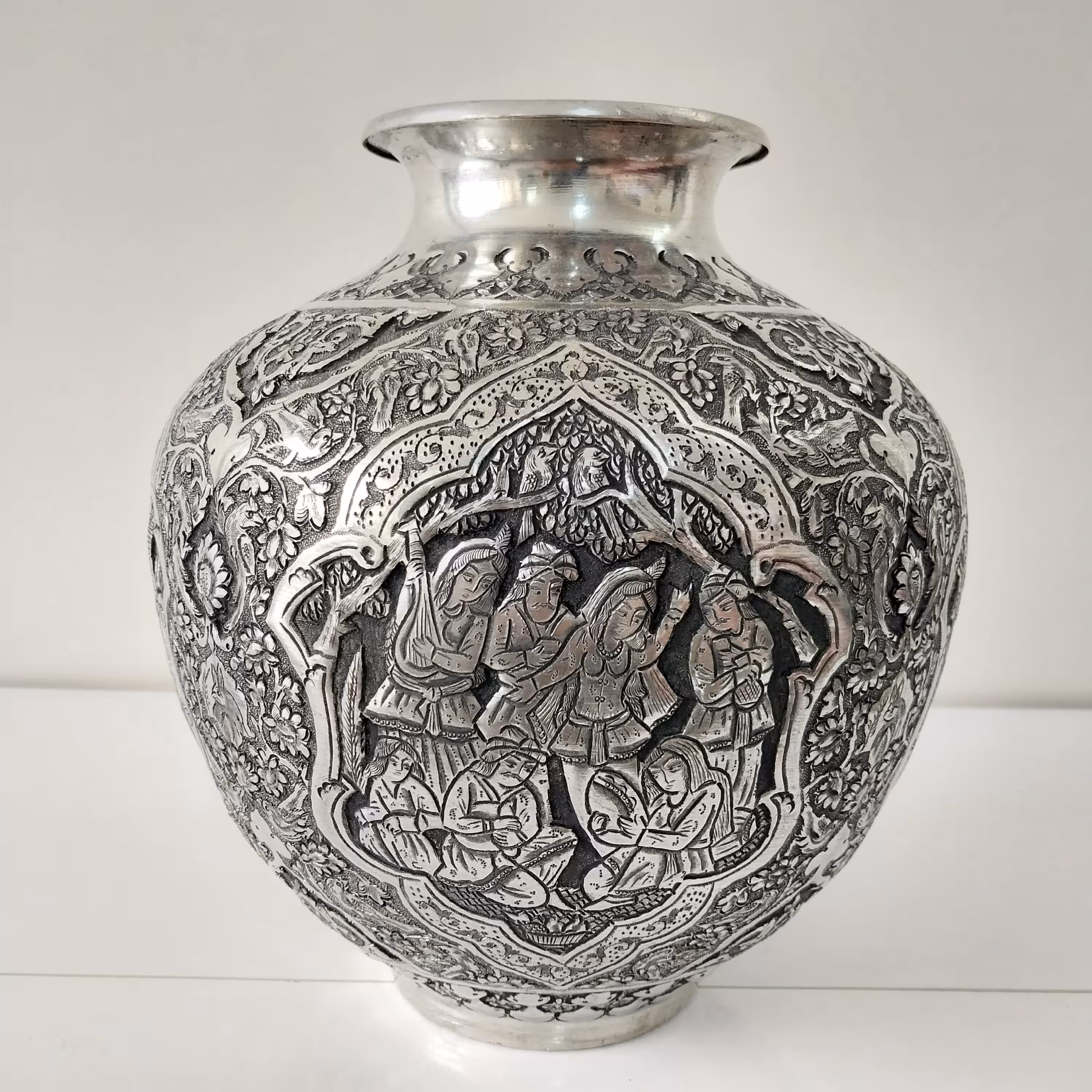 گلدان قلمزنی نفیس ( یک عدد )