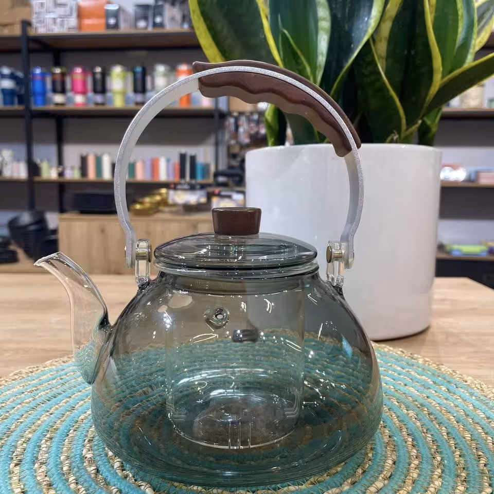 قوری پیرکس دودی دسته فلزی چوبی