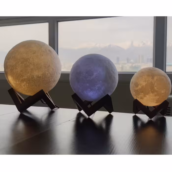 آباژور رومیزی مدل کره ماه L1