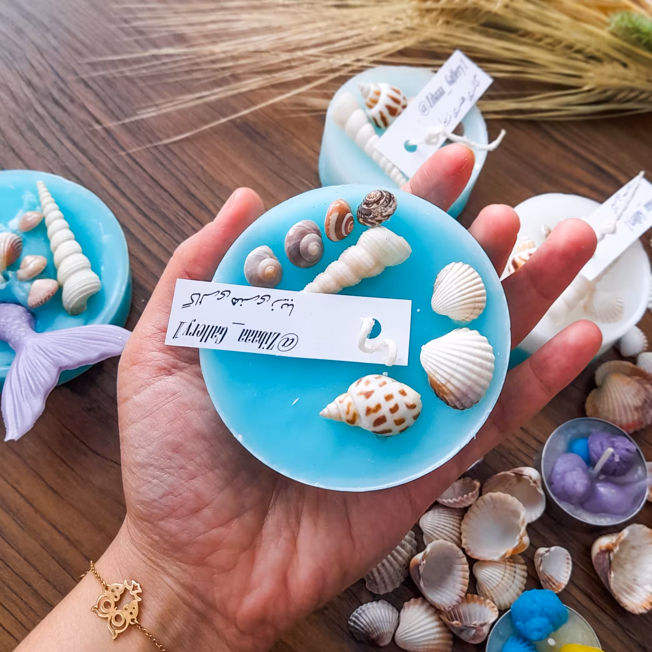 شمع تزئینی و فانتزی دریایی تزئین شده با انوع صدف گالری زیبا