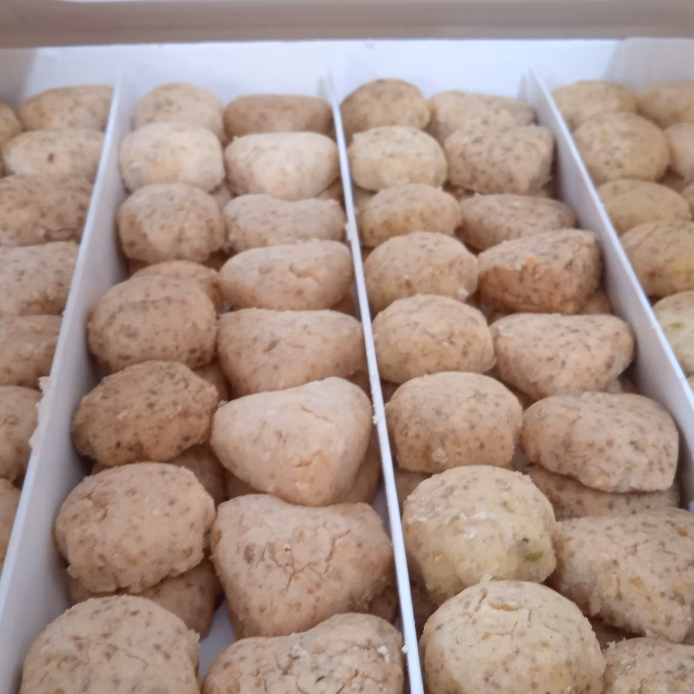 شیرینی خانگی مغز پسته و گردویی