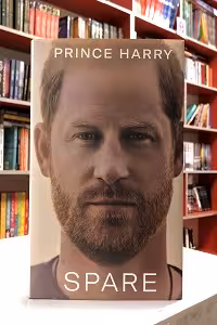 Spare اثر Random House