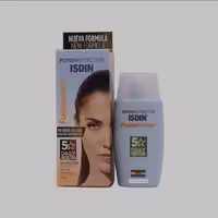 کرم ضد آفتاب ایزدین بی رنگ مدل فیوژن واتر Fusion Water SPF 50