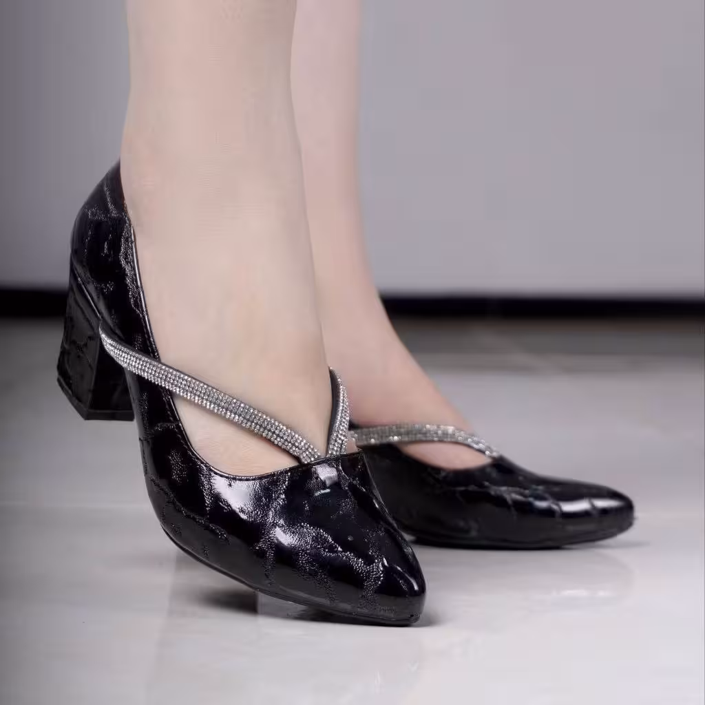 کفش مجلسی
مدل شادی
پاخوری شیک
رویه چرم ورنی new
پاشنه دلتا 5 سانت
size37 ta 40
پرفروش