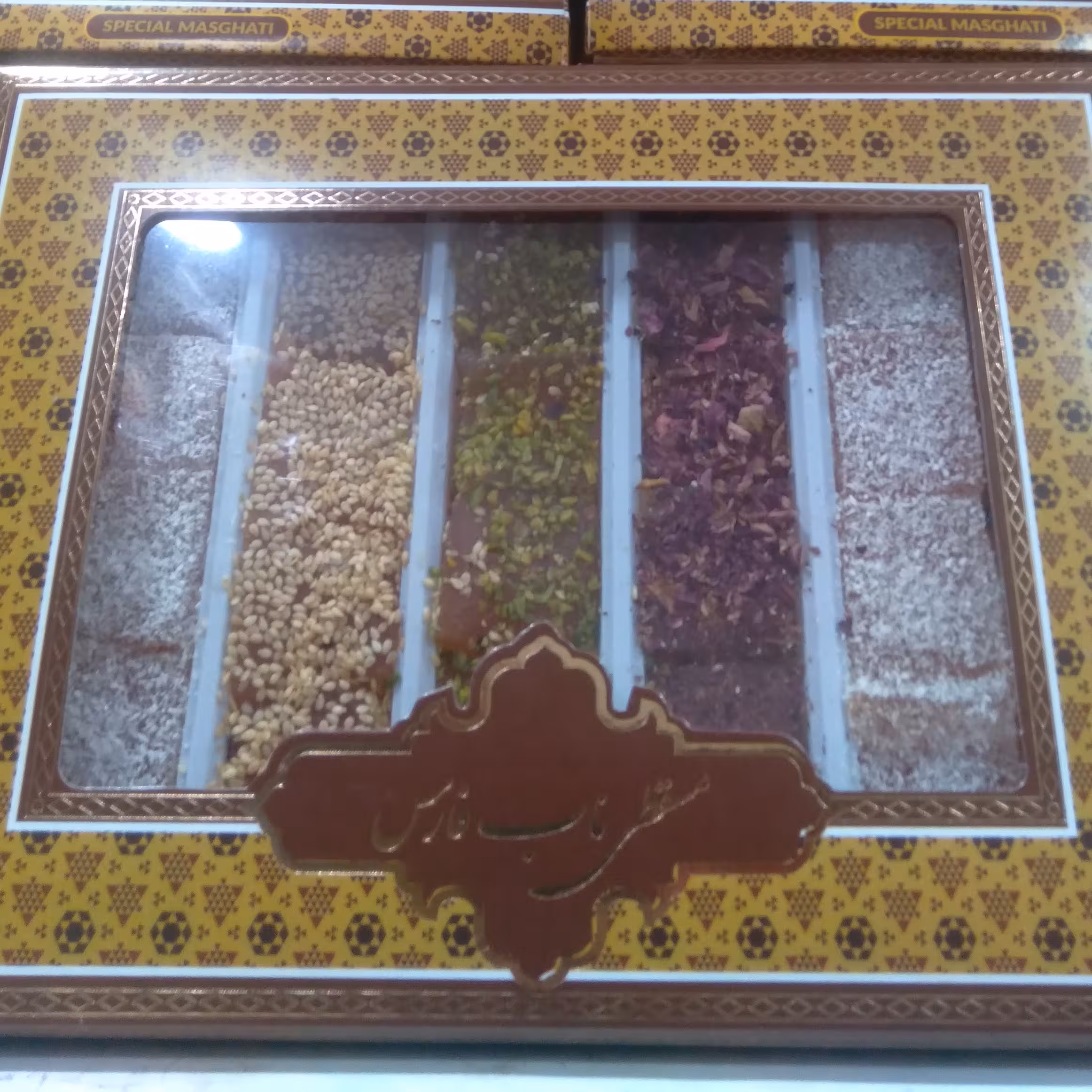 مسقطی لاری  جعبه ای مجلسی چند طعم