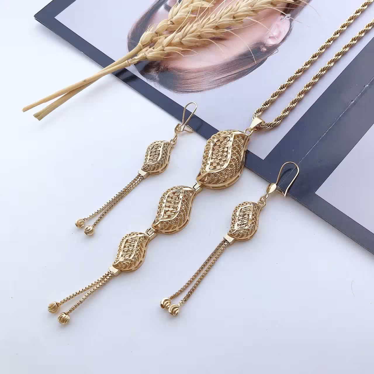 نیمست زنانه برنجی طلایی 340380440