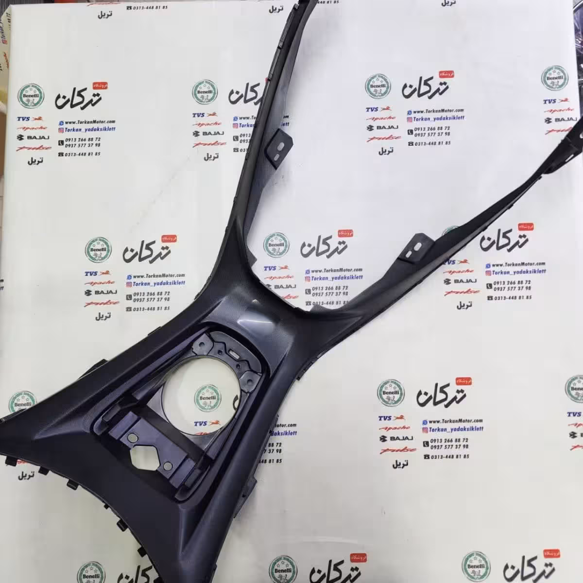 قاب ( کاور ) وسط روی انجین دور درب باک طرح ایروکس و nvx اتاق جدید