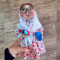 هدیه روز زن عروسک پارچه ای مادربزرگ بافنده 30 سانتی رضوانه کد70