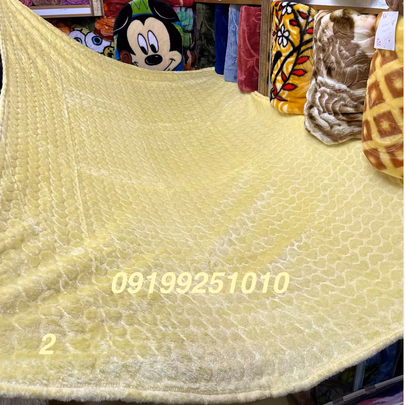 پتو نرمینه  یک نفره  مدل سروین ساده گلبرجسته مسافرتی ساکدار کرم شیری کد2 