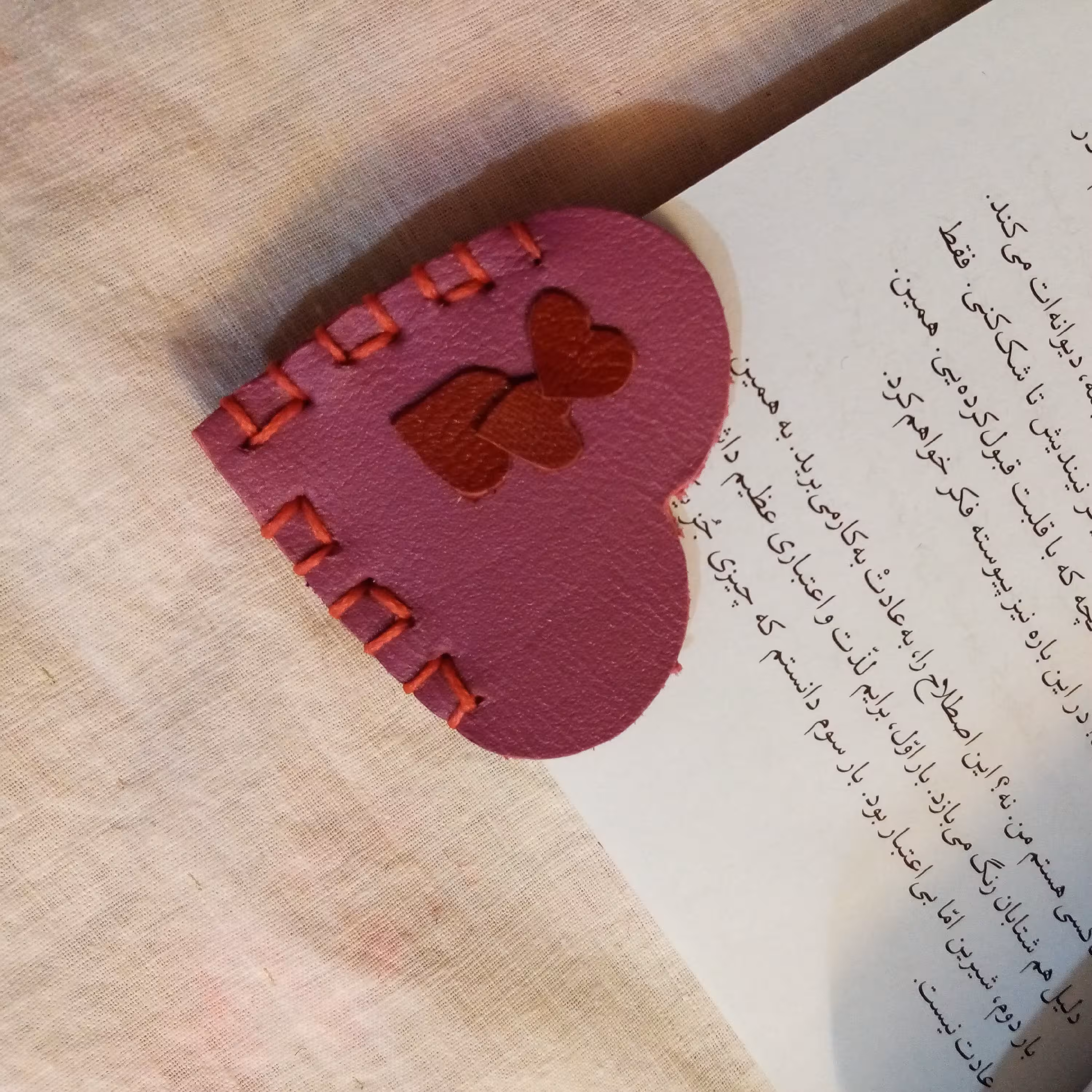 نشانگر کتاب صورتی