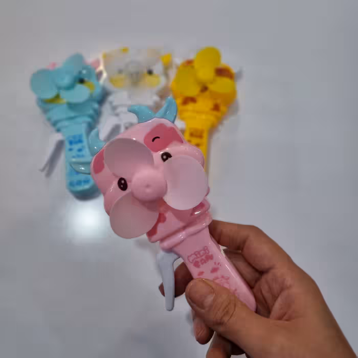 پنکه دستی پلاستیکی کودک با طرح عروسکی فانتزی گاو