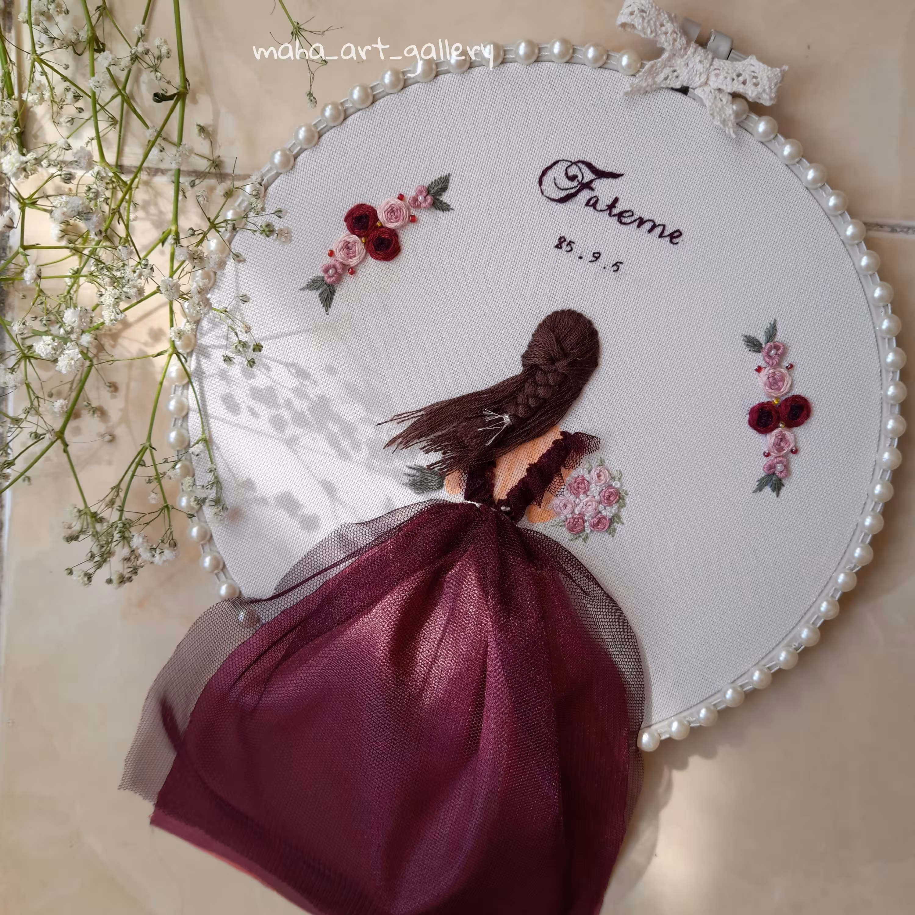 دیوارکوب گلدوزی با طرح سفارشی