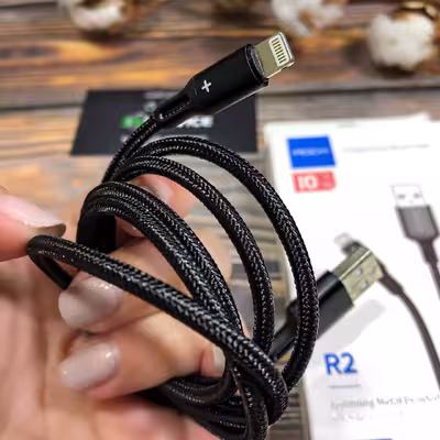 کابل تبدیل USB به لایتنینگ راک مدل R2 طول 1 متر 