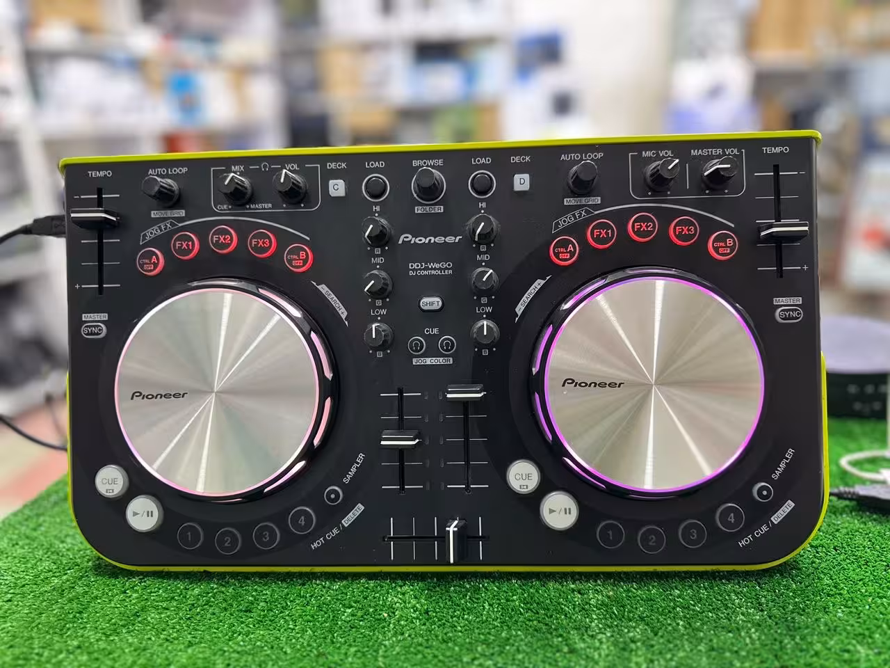 کنترلر و dj pioner