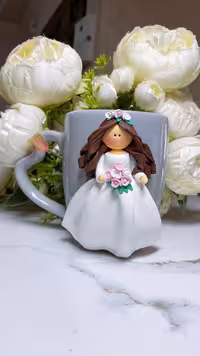 ماگ با طرح عروس خمیری برجسته