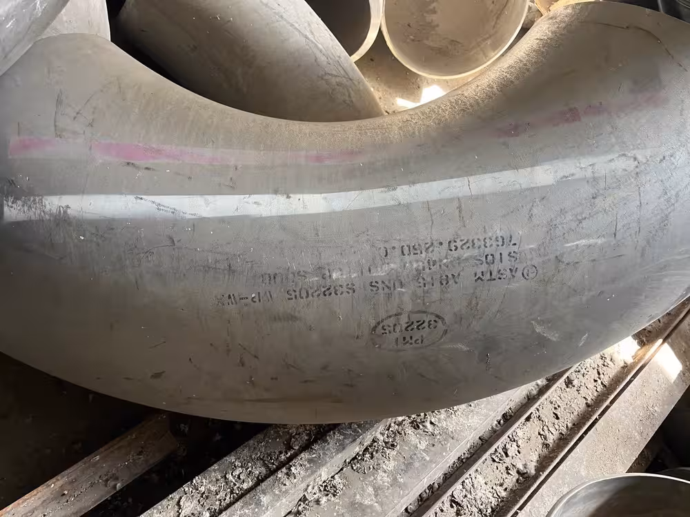 زانو 18 اینچ دابلکس 90 درجه رده 10 درزدار از جنس A 815 / UNS S32205