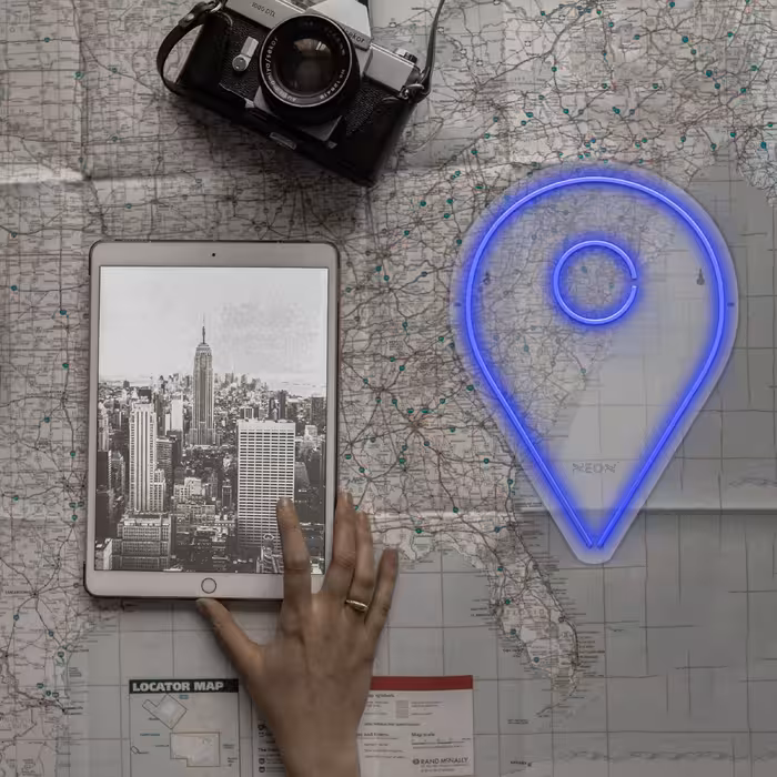 چراغ دیواری نئون دیزاین طرح Location_BL