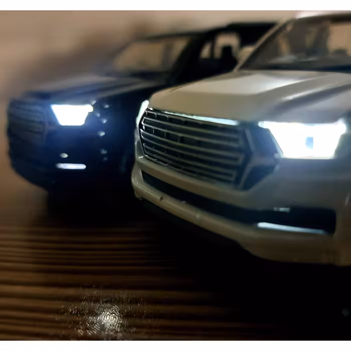 ماشین بازی مدل فلزی لندکروز طرح land criuser