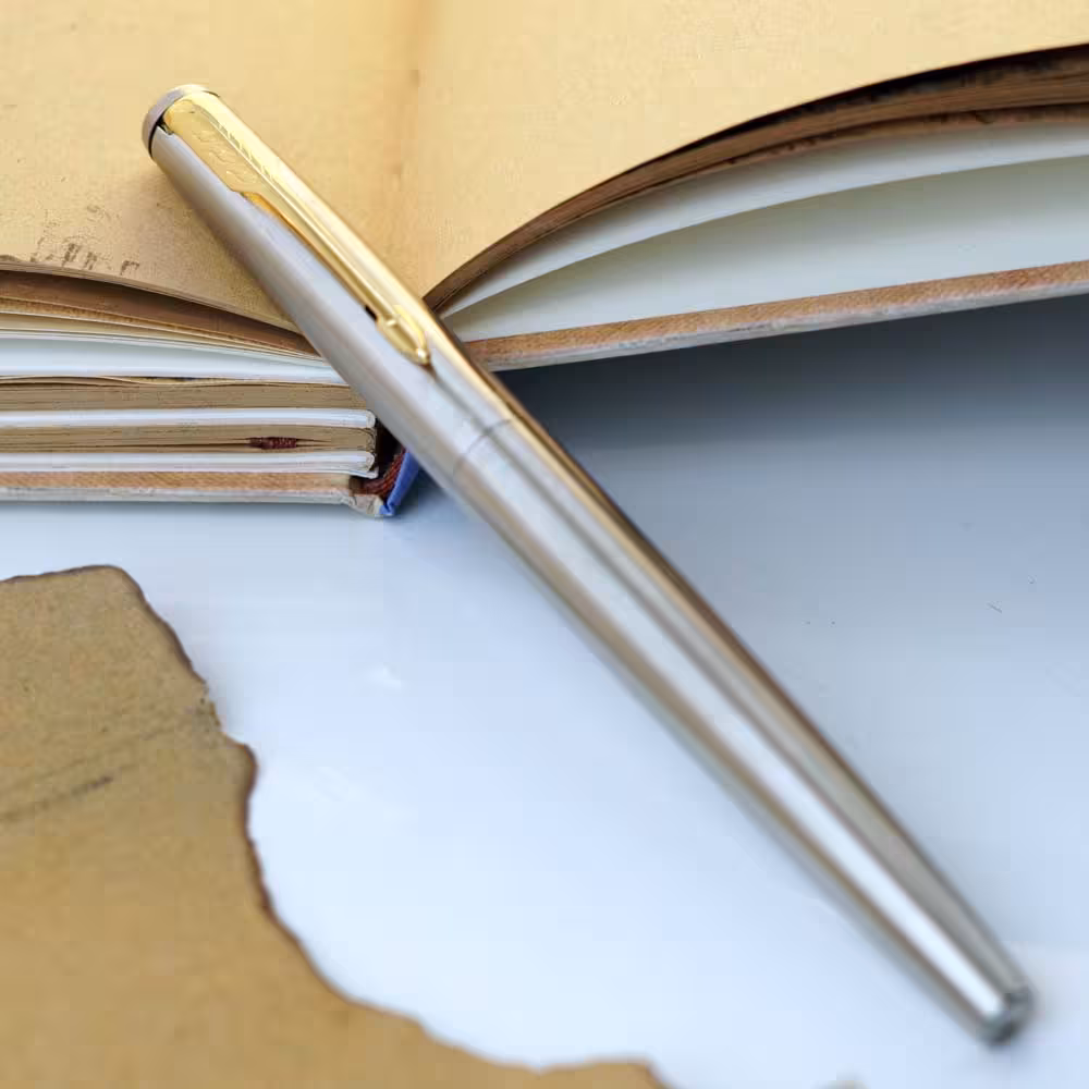 خودنویس پارکر ژوتر استیل گیره طلایی طرح جدید PARKER Jotter Steel GT FP new