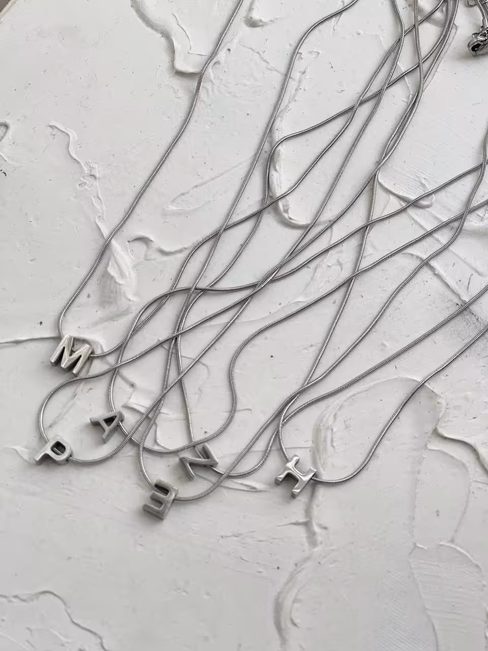 گردنبند اسپرت حروف  سه بعدی رنگ نقره ای