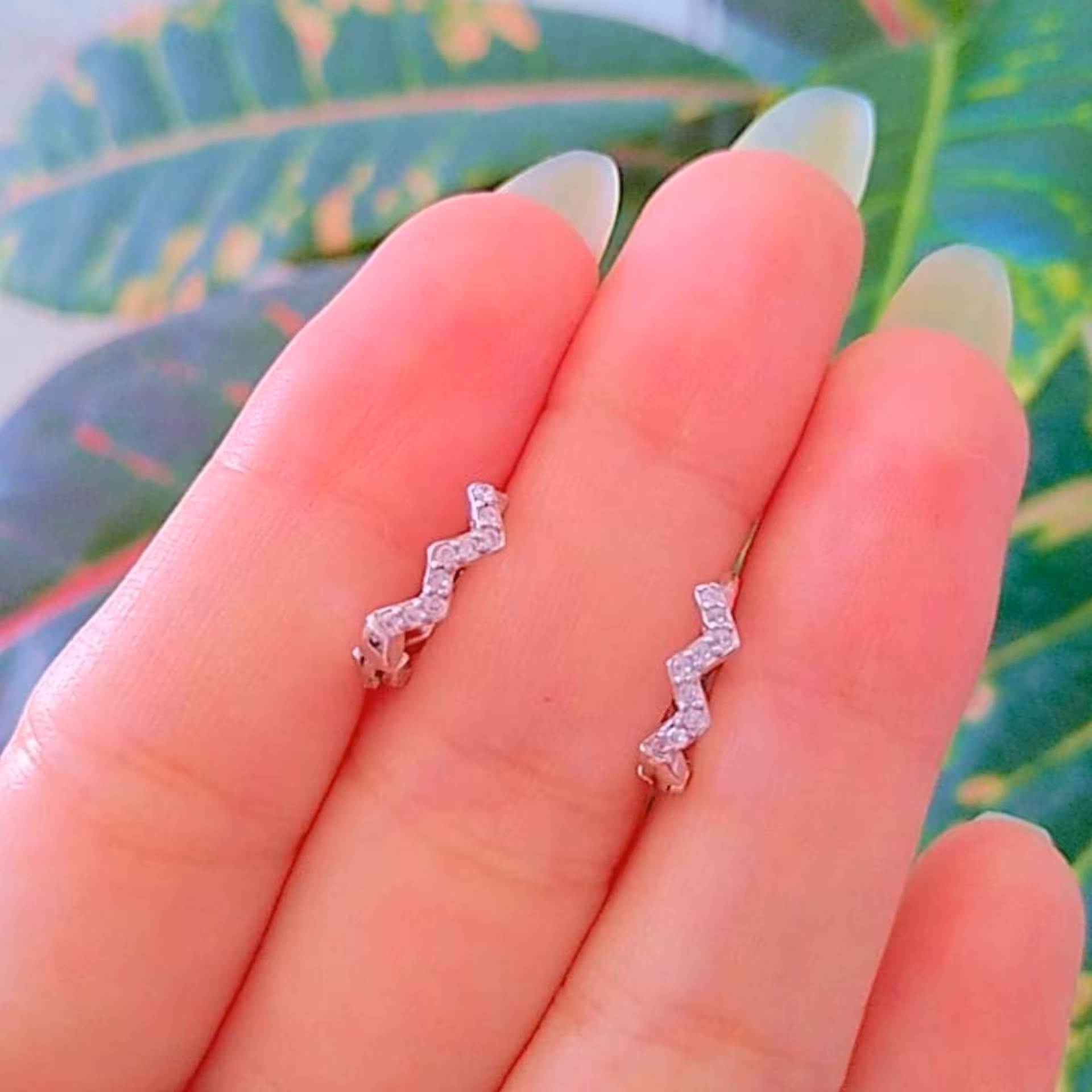 گوشواره نقره زنانه حلقه ای زیک زاکی با عیار 925 و آبکاری طلا سفید