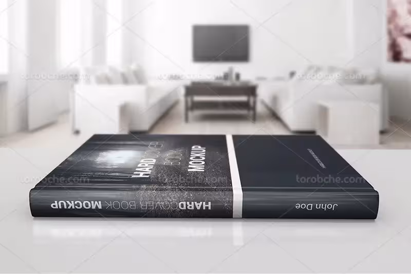 موکاپ کتاب با جلد سخت روی میز | گرافیک با طعم تربچه