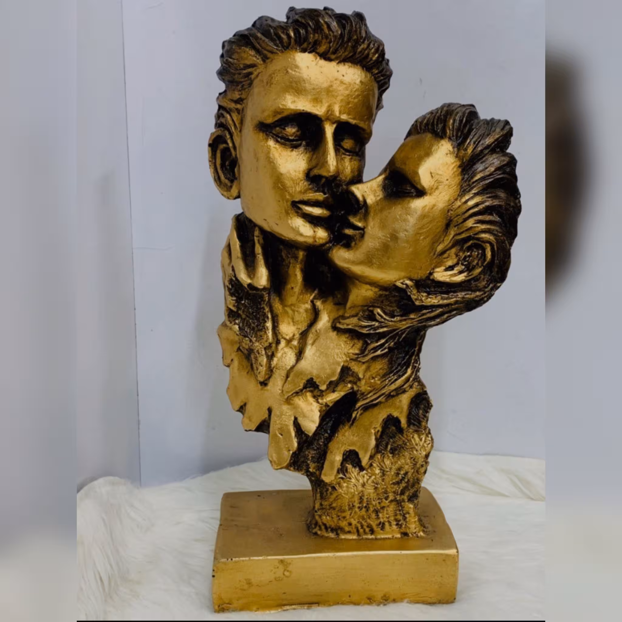 مجسمه رخ بوسه کد 2