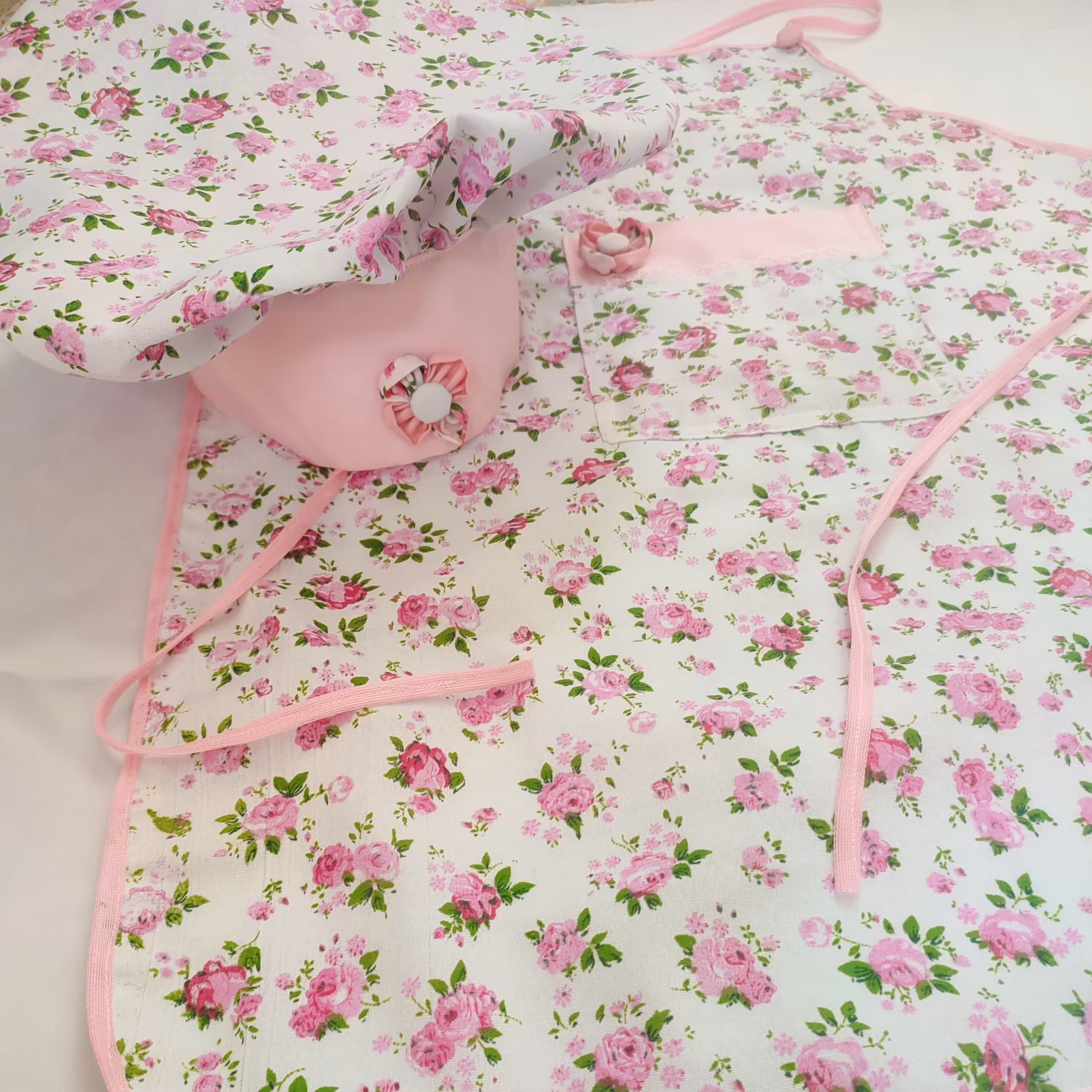 پیش بند و کلاه آشپزی گلدار