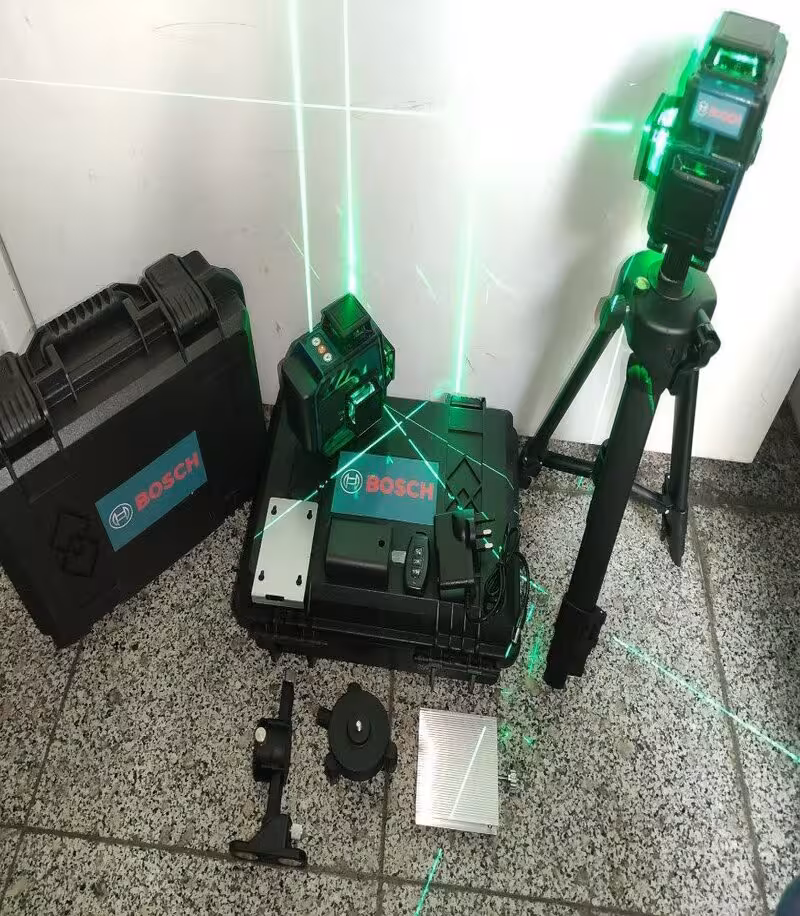 تراز لیزری 4 خط 4 بعدی نور سبز طرح بوش مدل Z2