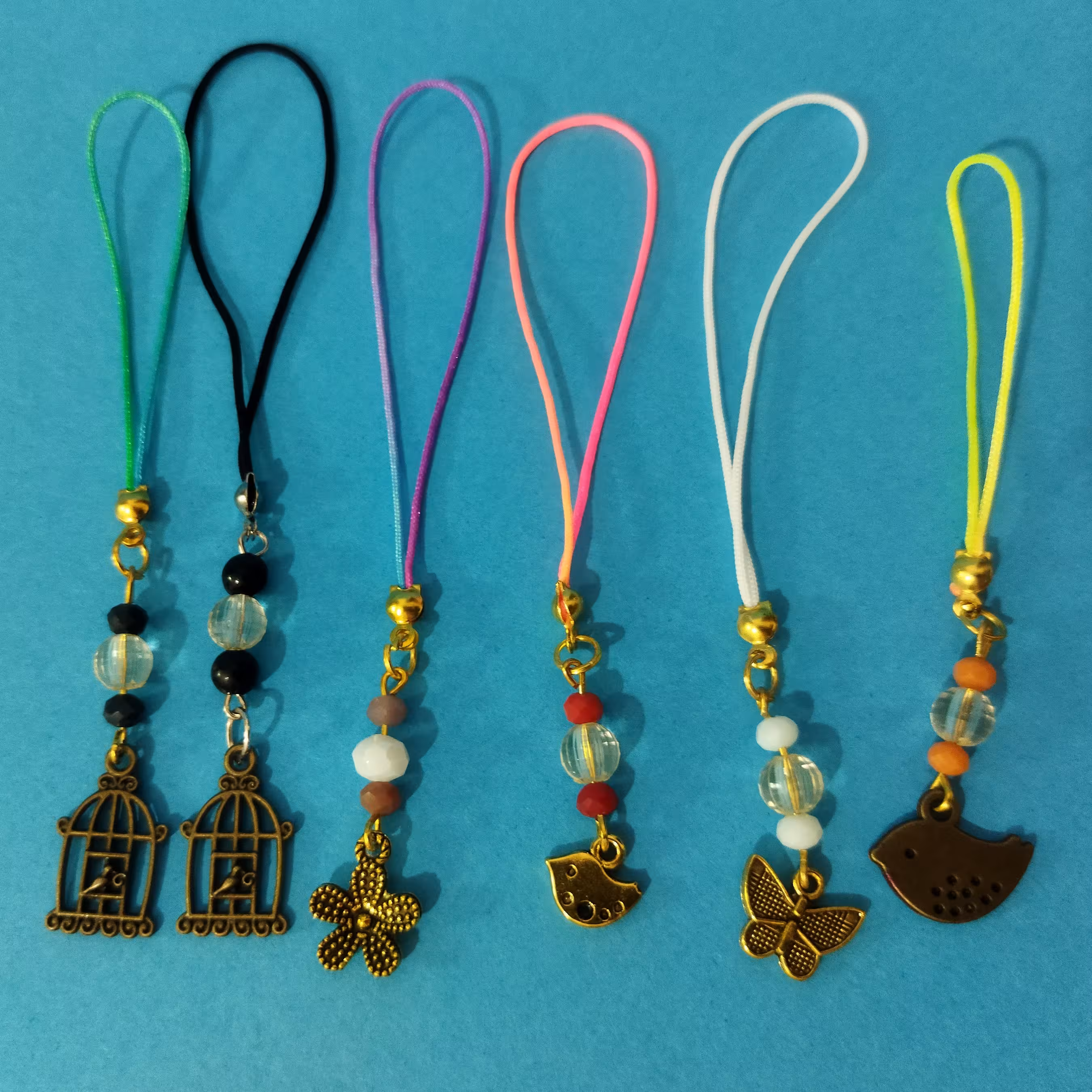 آویز فلش و تلفن همراه