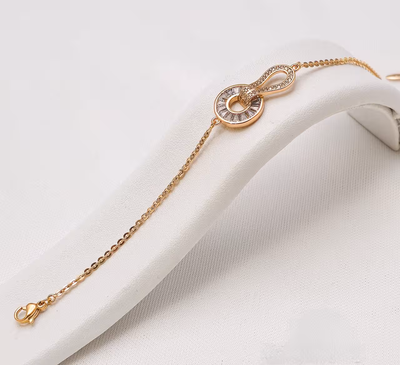 دستبند زنانه مدل بی نهایت و دایره نگین تنیسی برند ژوپینگ