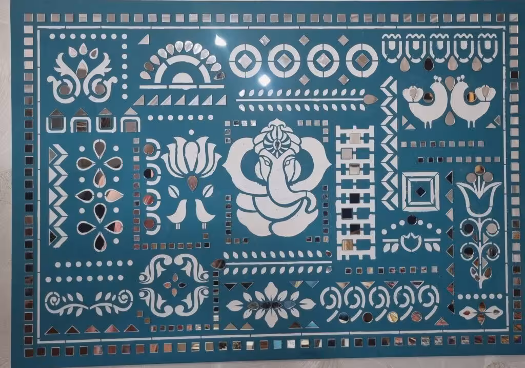 تابلوی لیپان ارت اندازه 100در 70 اینه کاری شده و تماما کار دست .قابل سفارش در رنگ های دیگر .رنگ این اثر آبی فیروزه ای متمایل به سبز هست که با هر چیدمانی هماهنگ هست