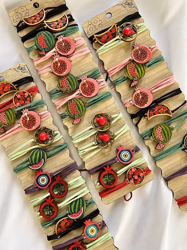 دستبند چوبی طرح انار و هندوانه