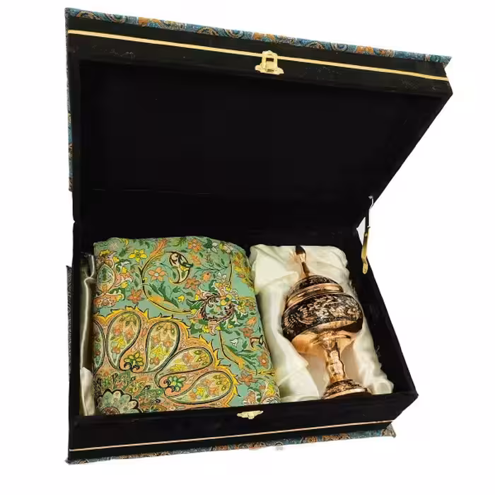 ست هدیه شکلات خوری الماس تراش سایز24 و رومیزی ترمه 1*1